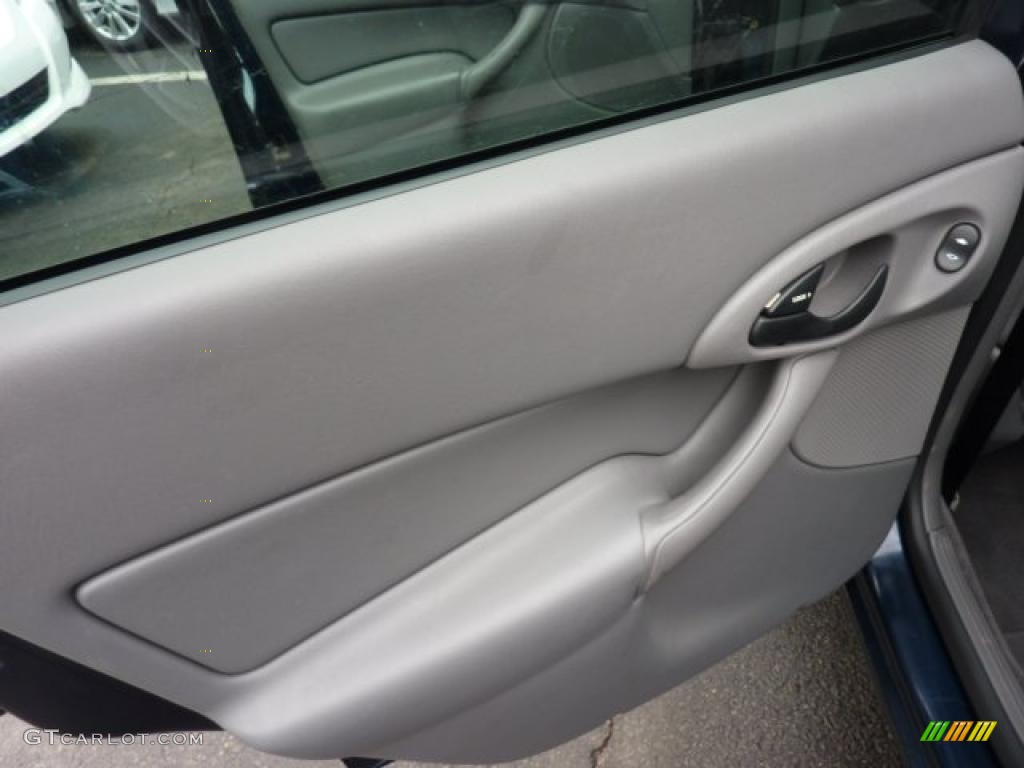 2004 Focus ZTS Sedan - Twilight Blue Metallic / Medium Graphite photo #13