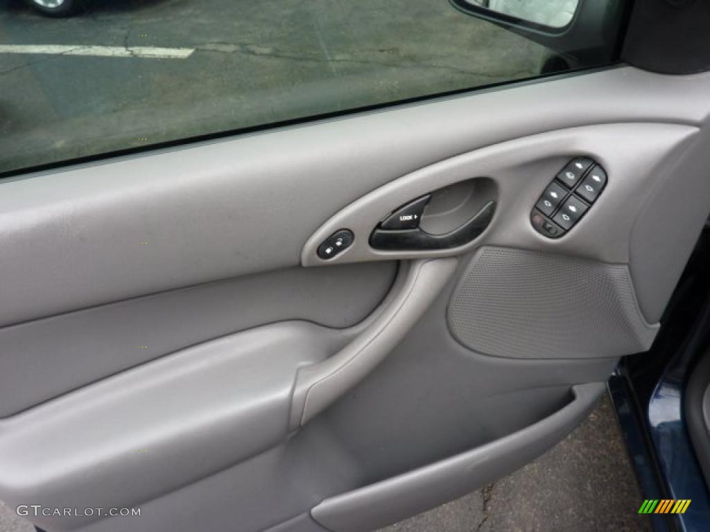 2004 Focus ZTS Sedan - Twilight Blue Metallic / Medium Graphite photo #14