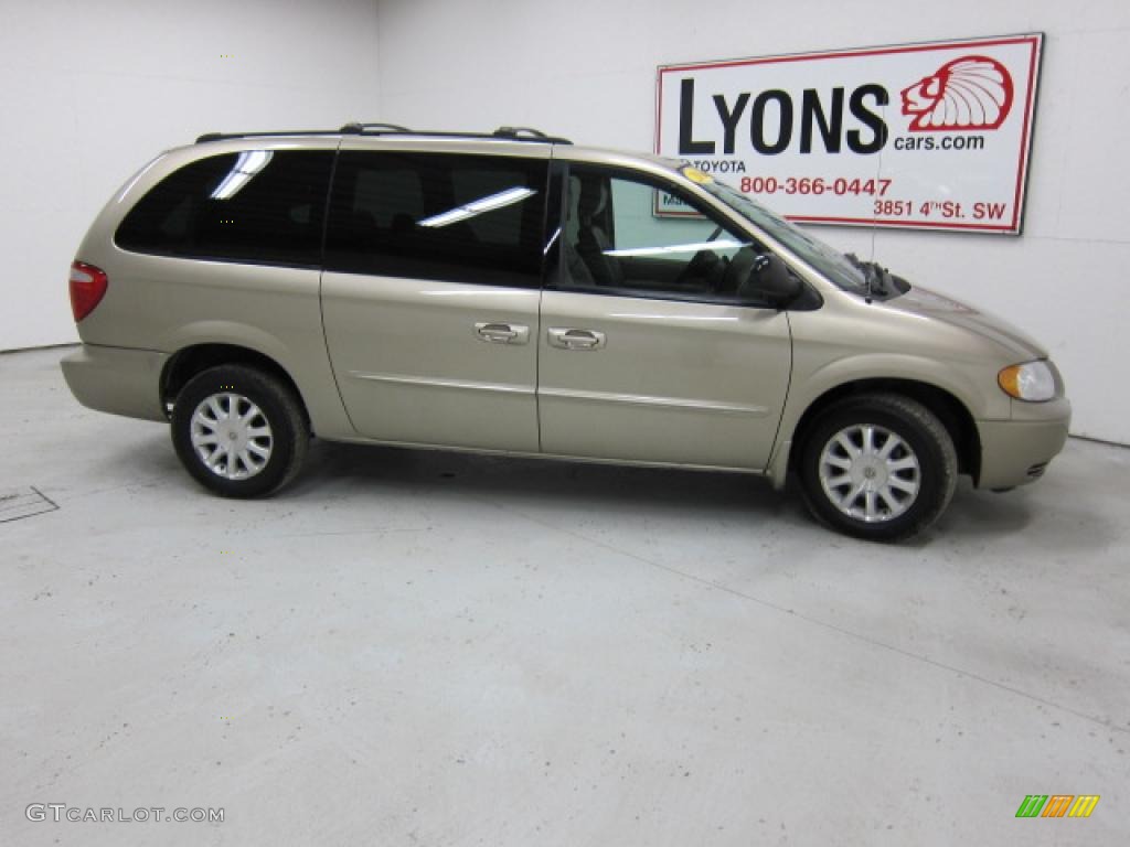 2003 Town & Country EX - Light Almond Pearl / Taupe photo #13