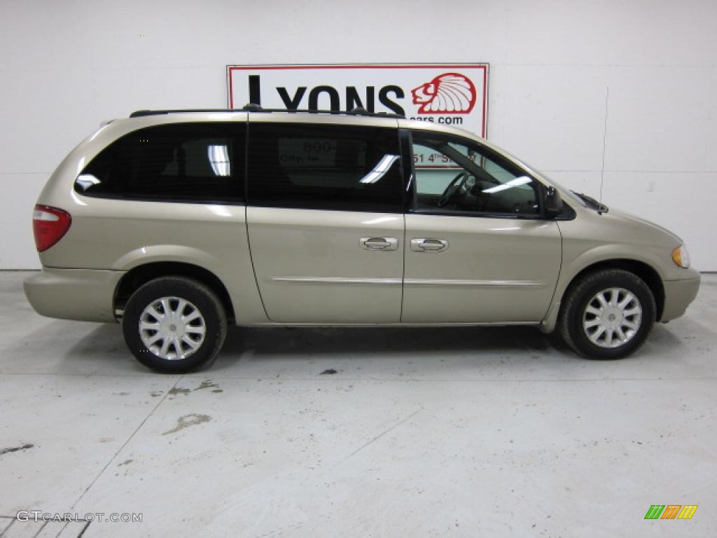 2003 Town & Country EX - Light Almond Pearl / Taupe photo #15