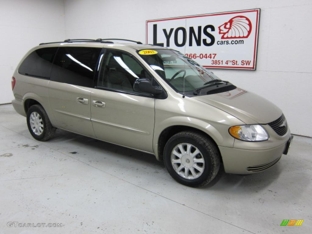 2003 Town & Country EX - Light Almond Pearl / Taupe photo #16