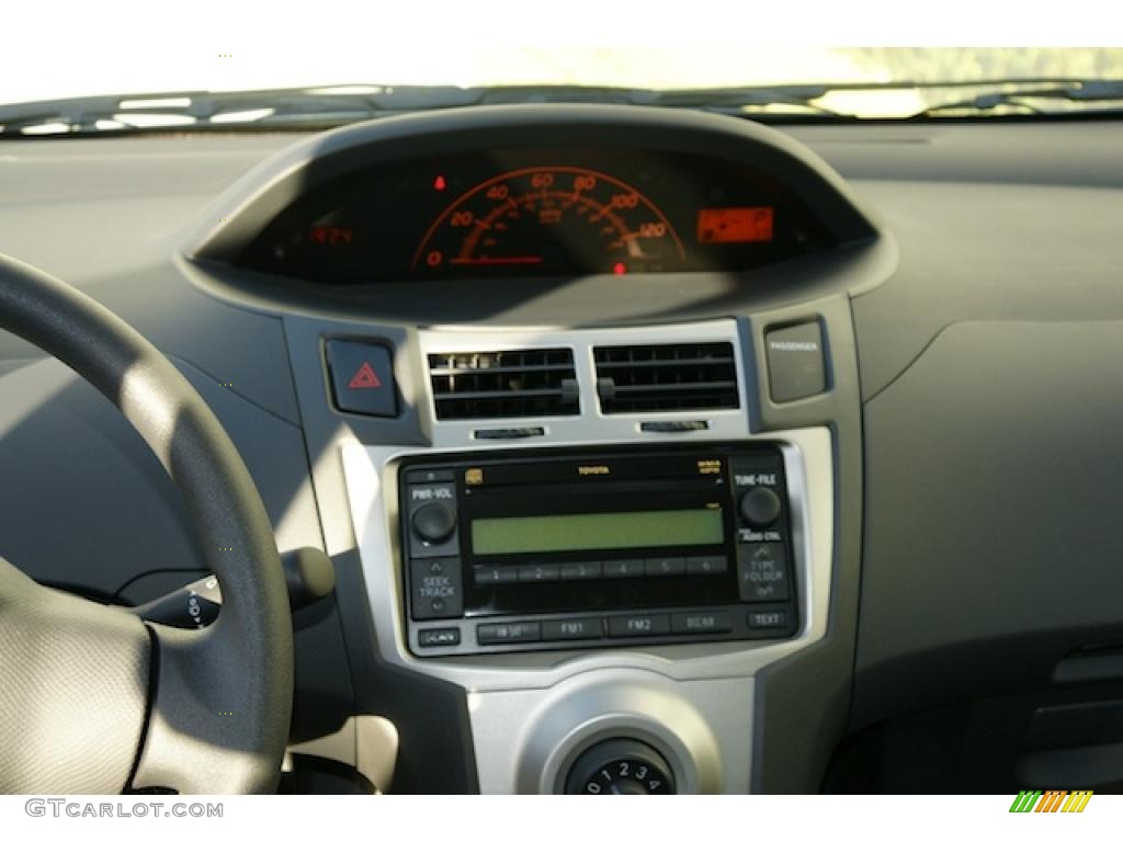 2011 Toyota Yaris 5 Door Liftback Controls Photo #45945363