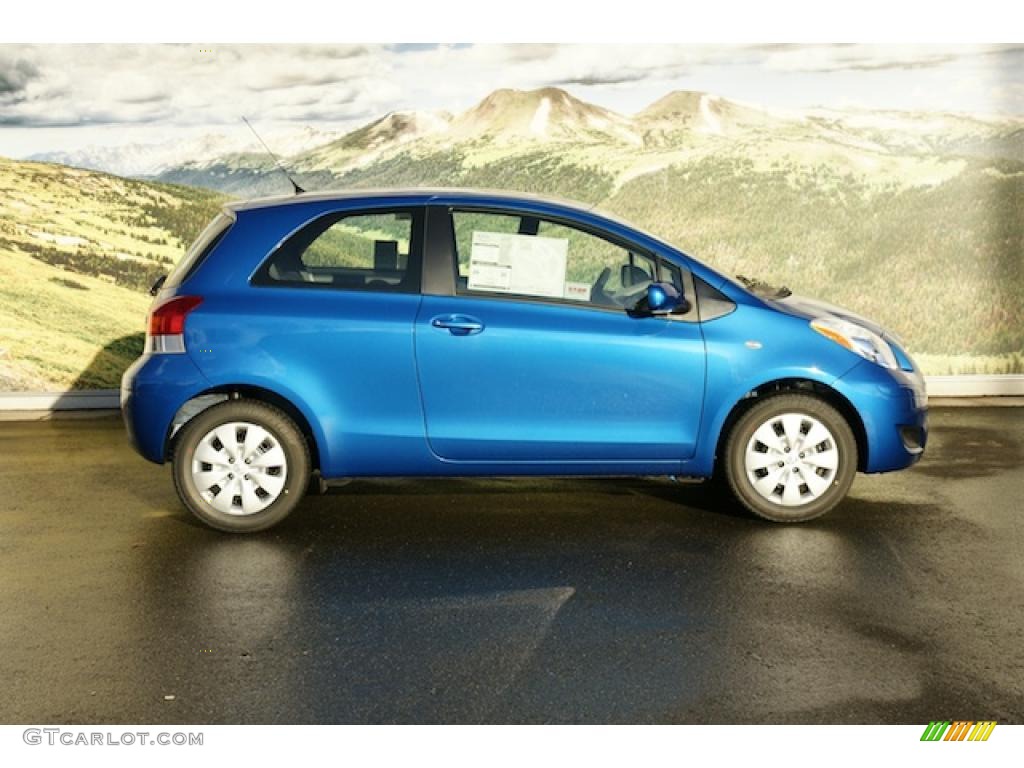 2011 Yaris 3 Door Liftback - Blazing Blue Pearl / Dark Charcoal photo #2