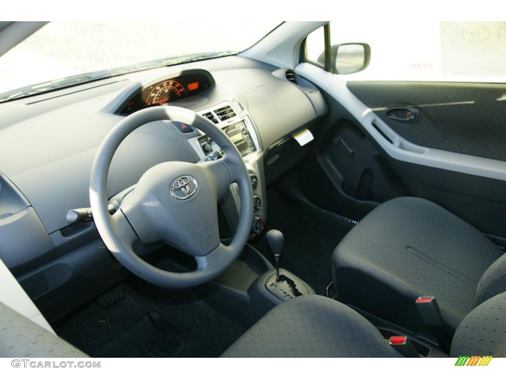 2011 Yaris 3 Door Liftback - Blazing Blue Pearl / Dark Charcoal photo #4