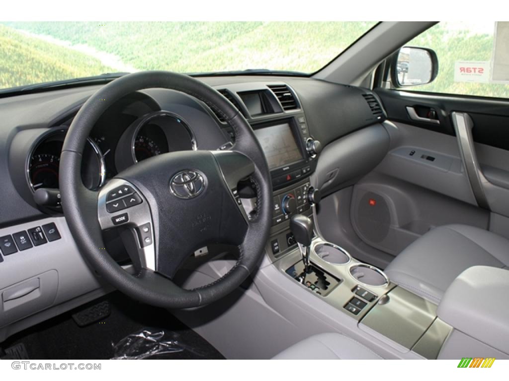 2011 Toyota Highlander SE 4WD Ash Dashboard Photo #45946029