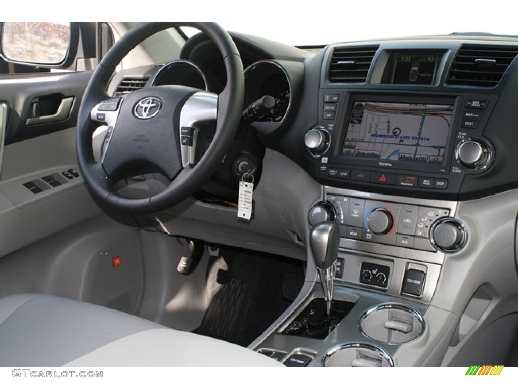 2011 Toyota Highlander SE 4WD Ash Dashboard Photo #45946068