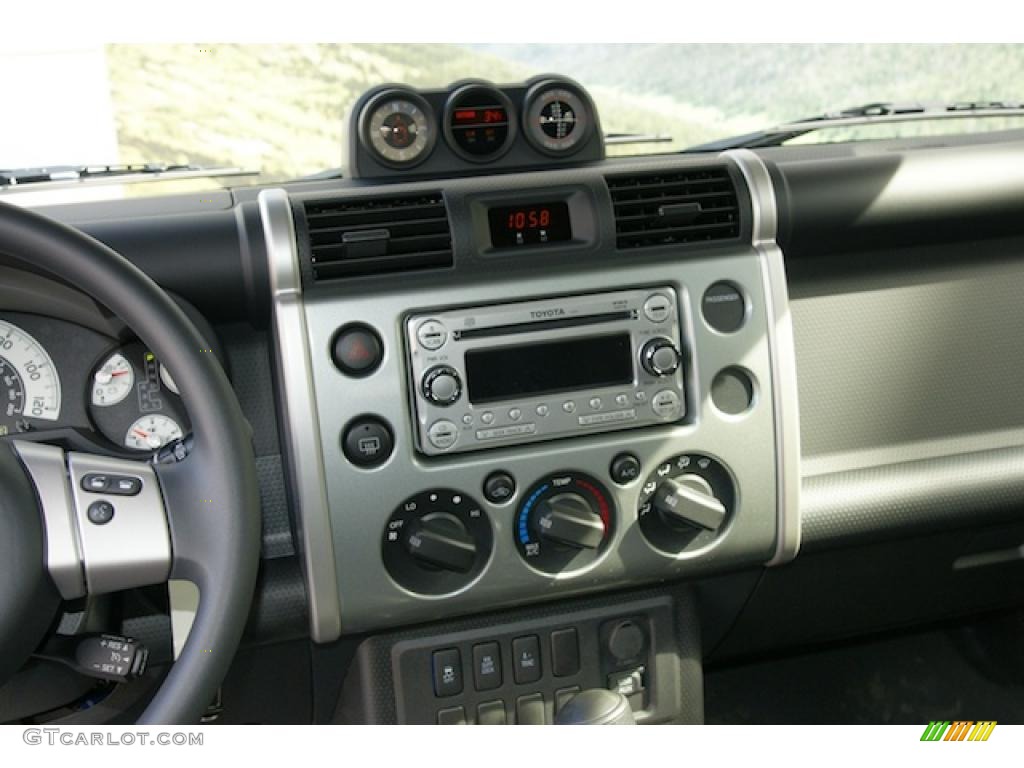 2011 Toyota FJ Cruiser 4WD Controls Photo #45946266