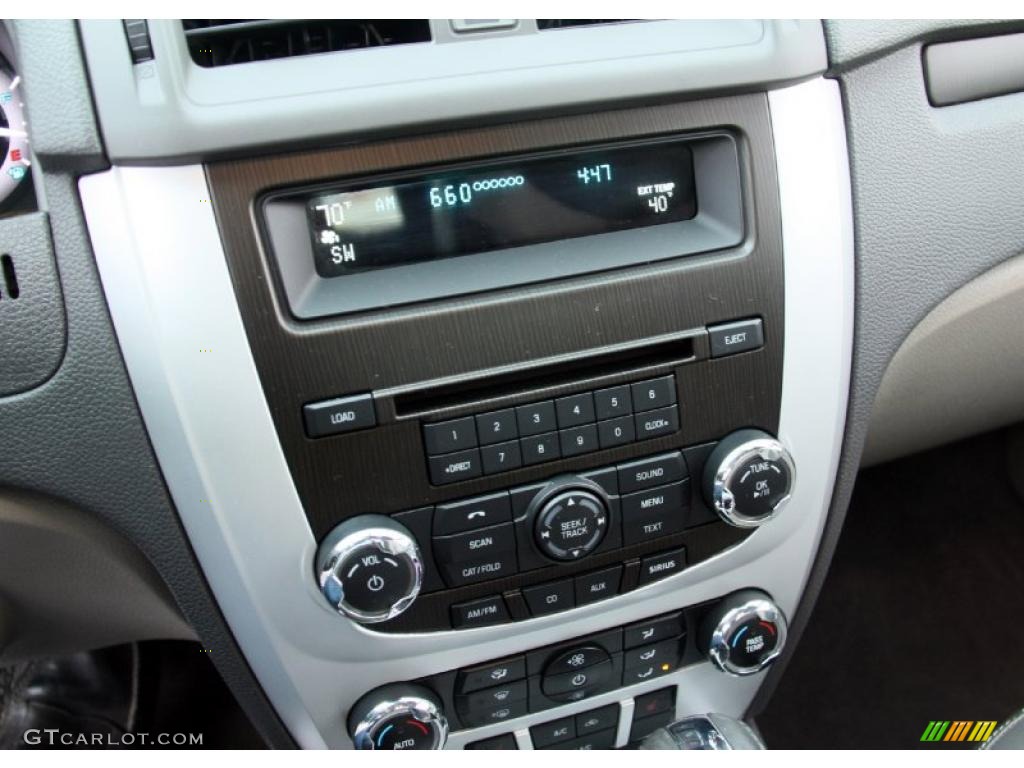 2010 Mercury Milan I4 Premier Controls Photo #45948129