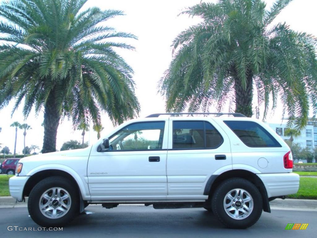 Alpine White Isuzu Rodeo