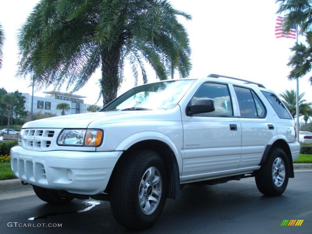 Alpine White 2002 Isuzu Rodeo LS Exterior Photo #45950247