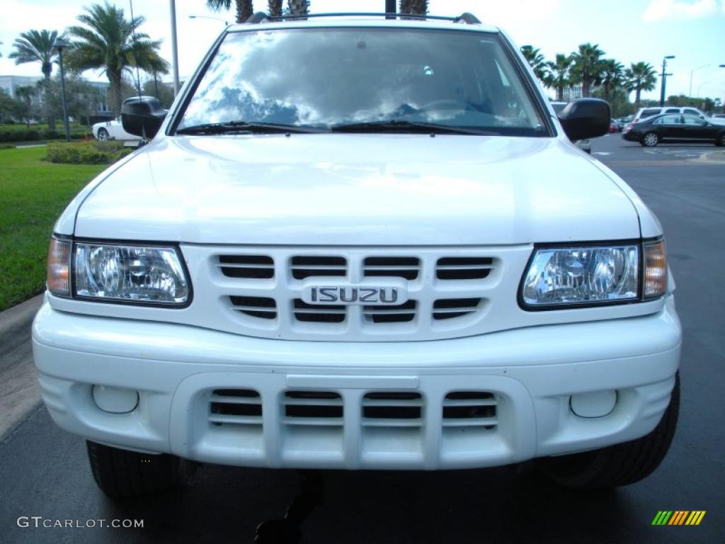 Alpine White 2002 Isuzu Rodeo LS Exterior Photo #45950256