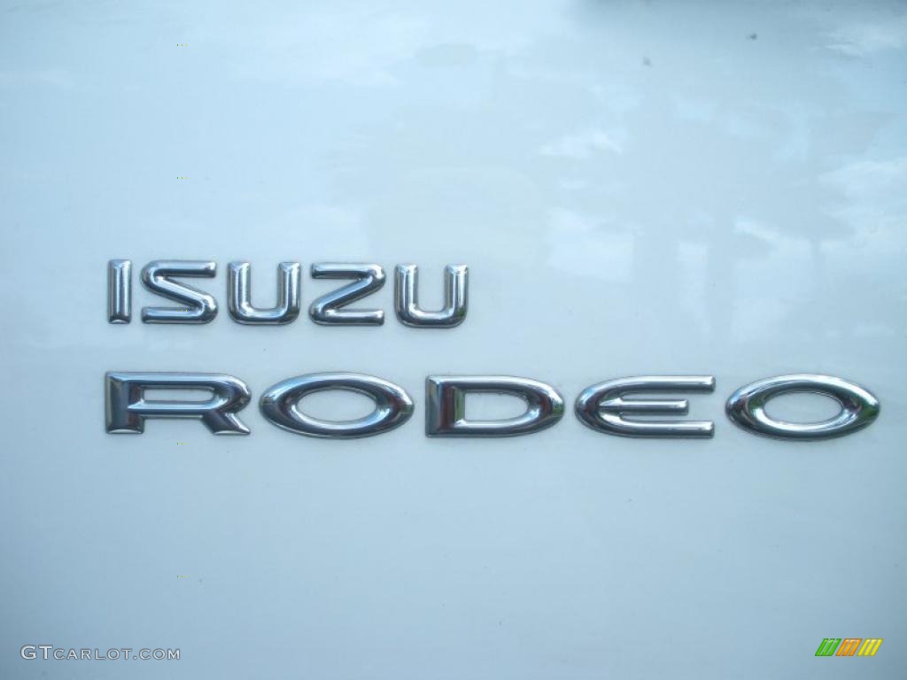 2002 Isuzu Rodeo LS Marks and Logos Photo #45950310