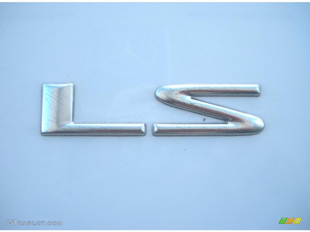 2002 Isuzu Rodeo LS Marks and Logos Photo #45950316