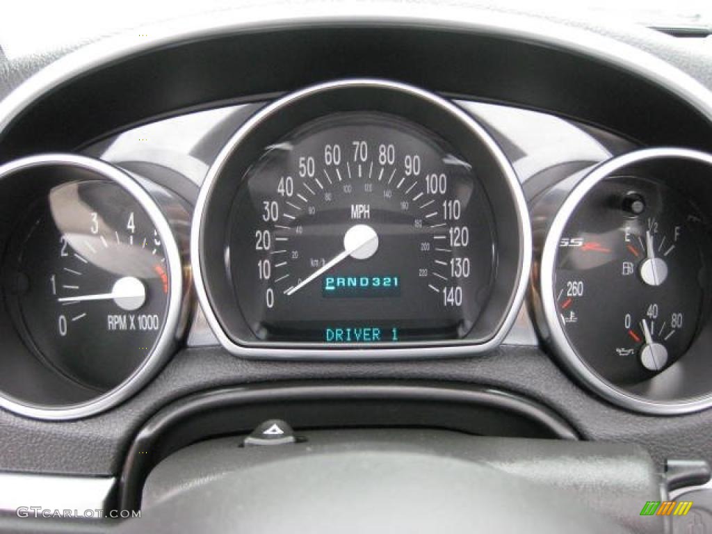 2004 Chevrolet SSR Standard SSR Model Gauges Photo #45952116