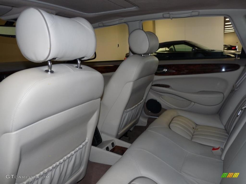 Oatmeal Interior 2003 Jaguar XJ XJ8 Photo #45954017
