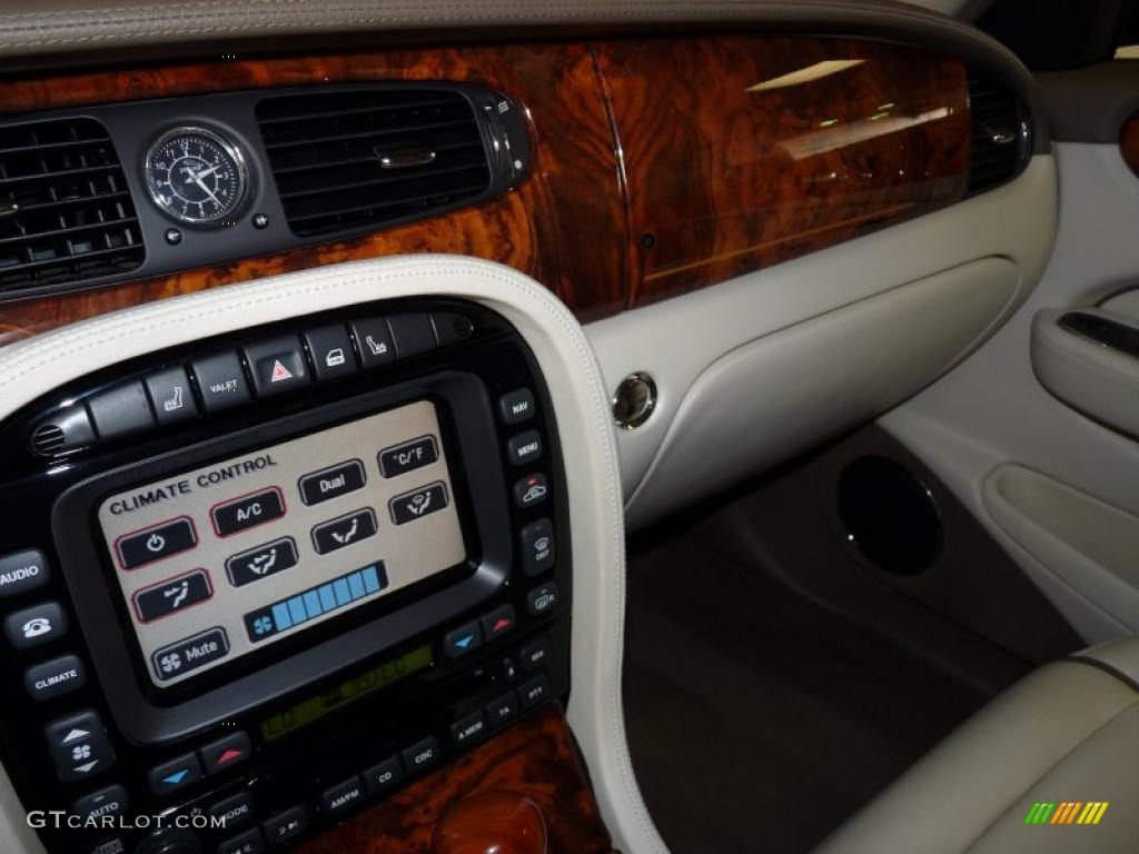 2005 Jaguar XJ Vanden Plas Controls Photo #45954137
