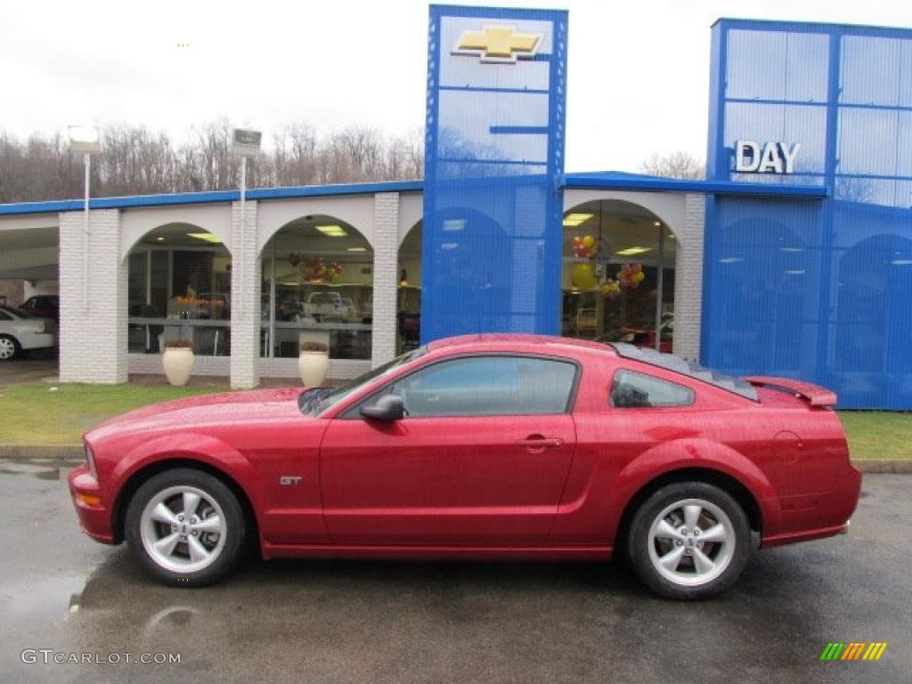 2008 Mustang GT Deluxe Coupe - Dark Candy Apple Red / Dark Charcoal photo #2