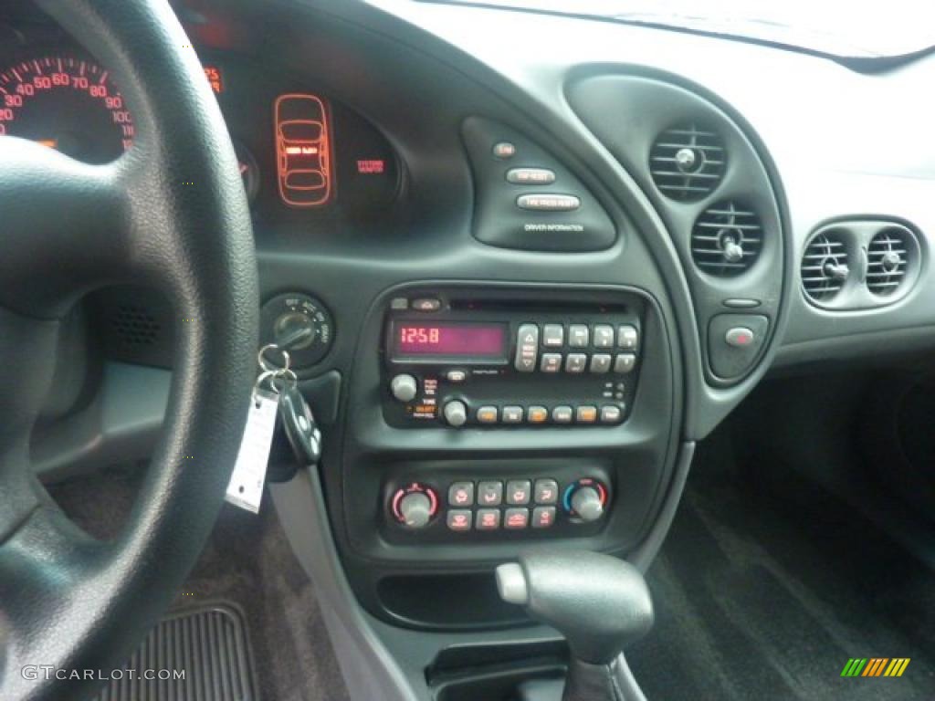 2003 Pontiac Bonneville SE Controls Photo #45958061