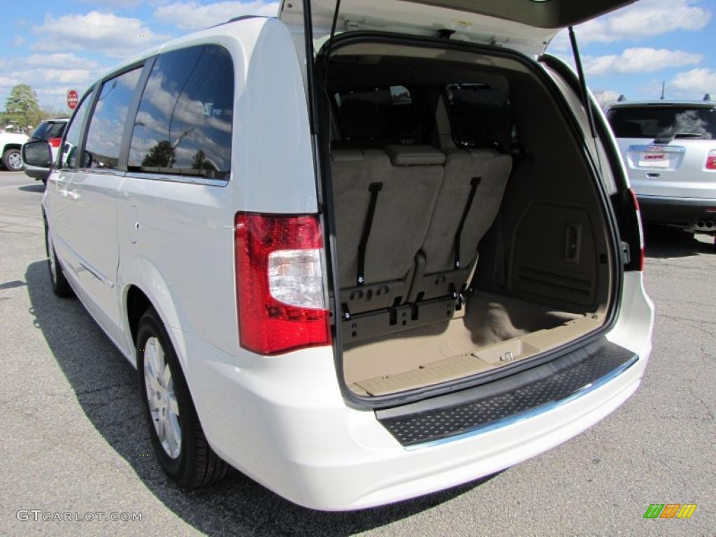 2011 Town & Country Touring - L - Stone White / Dark Frost Beige/Medium Frost Beige photo #12