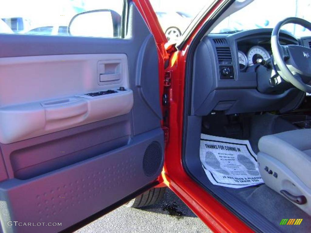 2006 Dakota SLT Quad Cab - Flame Red / Medium Slate Gray photo #14