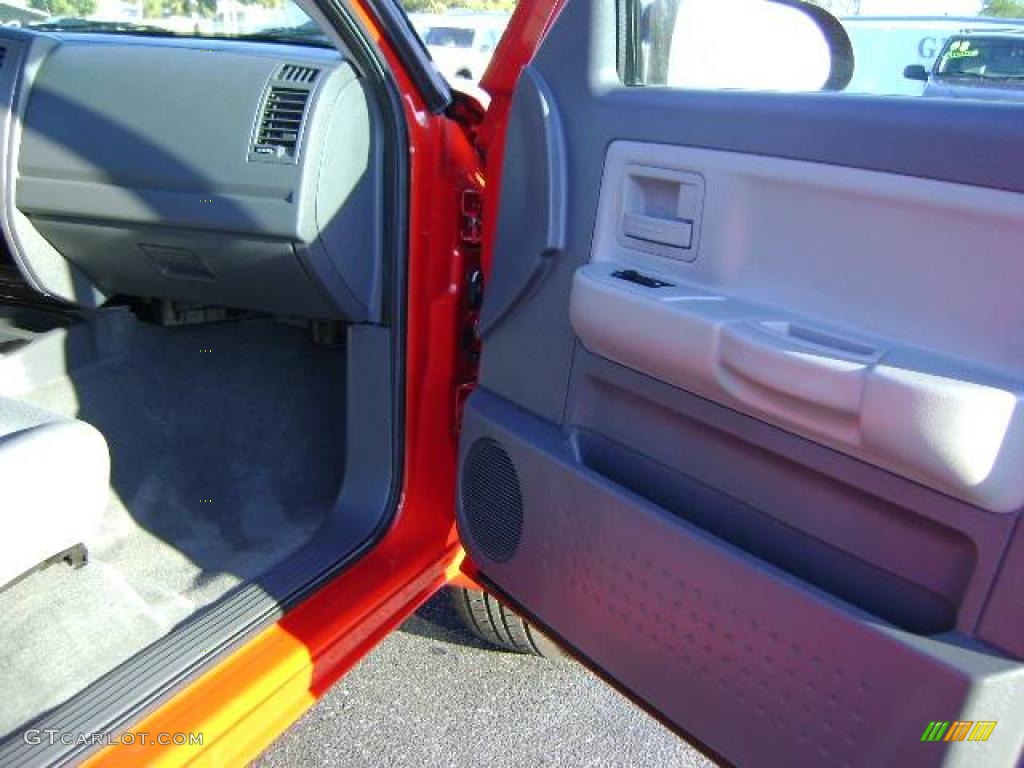 2006 Dakota SLT Quad Cab - Flame Red / Medium Slate Gray photo #18