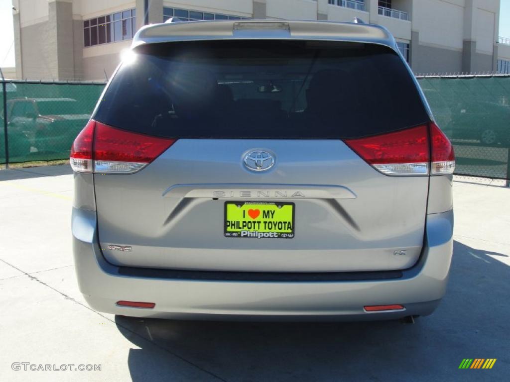 2011 Sienna LE - Silver Sky Metallic / Light Gray photo #4