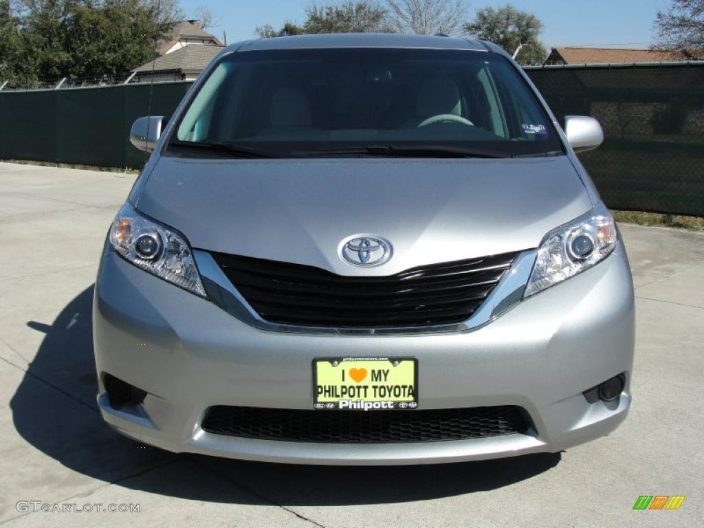 2011 Sienna LE - Silver Sky Metallic / Light Gray photo #8