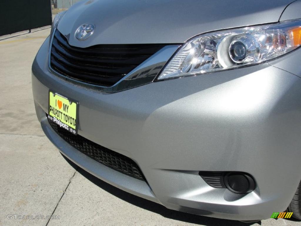 2011 Sienna LE - Silver Sky Metallic / Light Gray photo #10