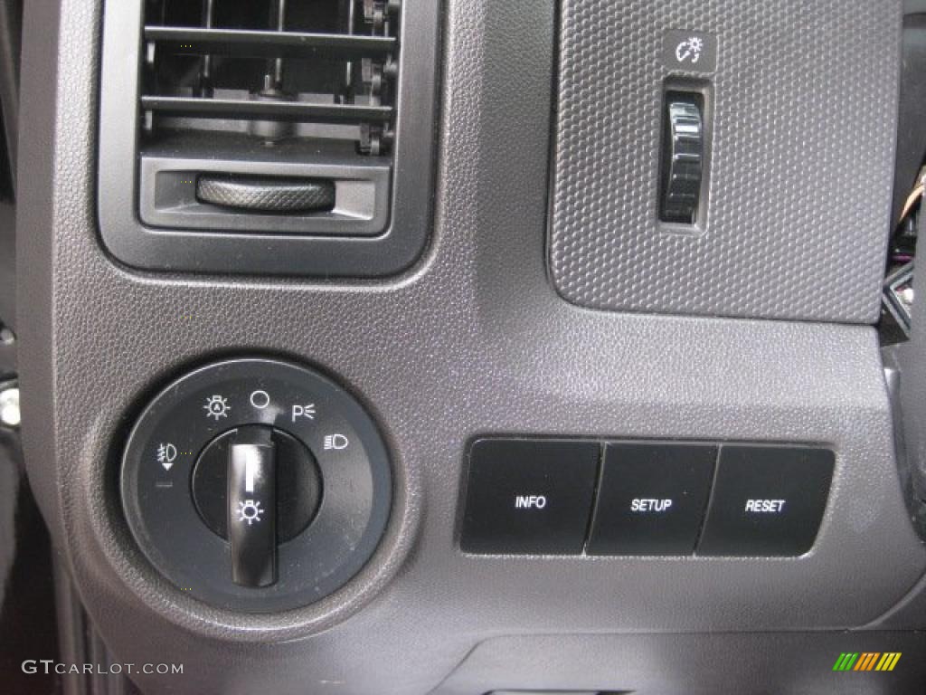 2009 Escape XLT V6 4WD - Black / Charcoal photo #25
