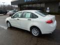 White Suede - Focus SE Sedan Photo No. 2