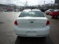 White Suede - Focus SE Sedan Photo No. 3