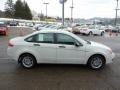 White Suede - Focus SE Sedan Photo No. 5