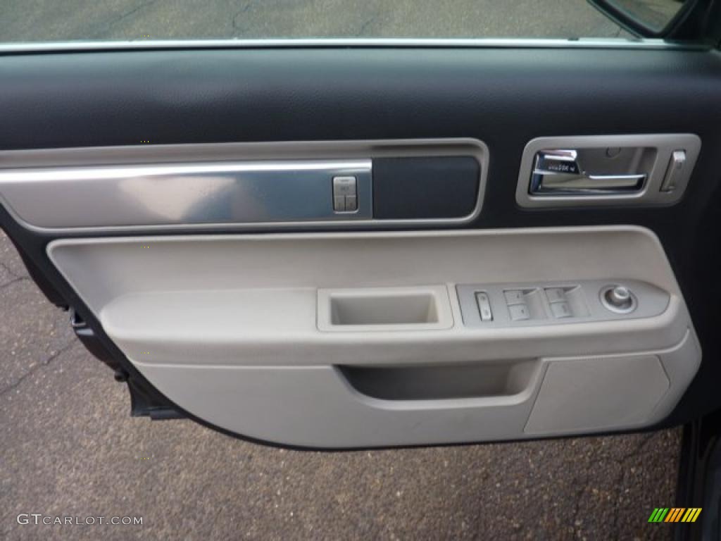 2007 Lincoln MKZ AWD Sedan Light Stone Door Panel Photo #45971831