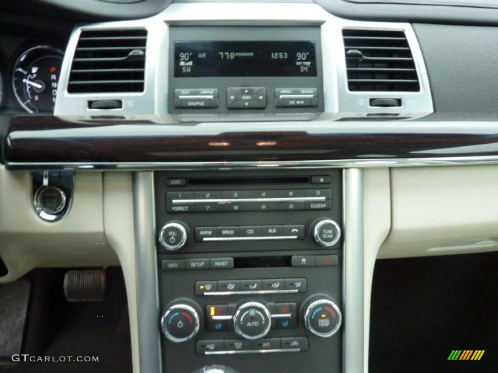 2010 Lincoln MKS FWD Controls Photo #45972383