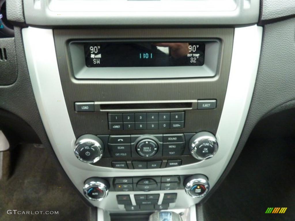 2010 Mercury Milan I4 Premier Controls Photo #45972662