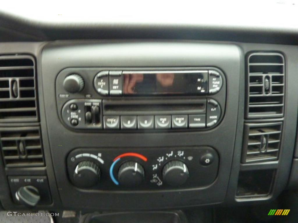 2004 Dodge Dakota Sport Quad Cab 4x4 Controls Photo #45973385