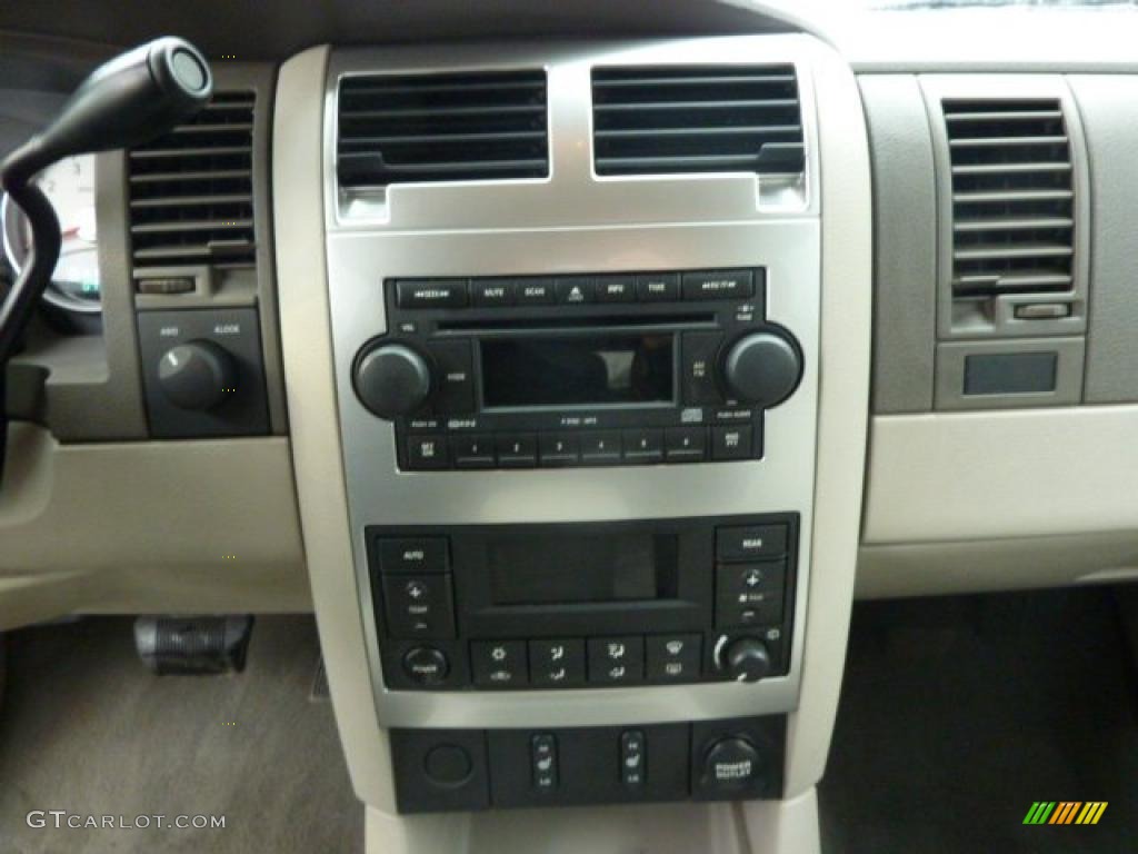 2005 Dodge Durango Limited 4x4 Controls Photo #45973388
