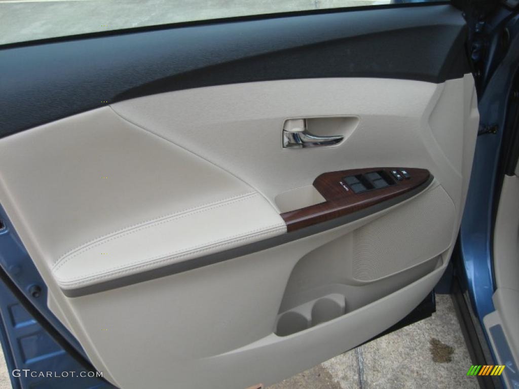 2011 Toyota Venza I4 Ivory Door Panel Photo #45974597