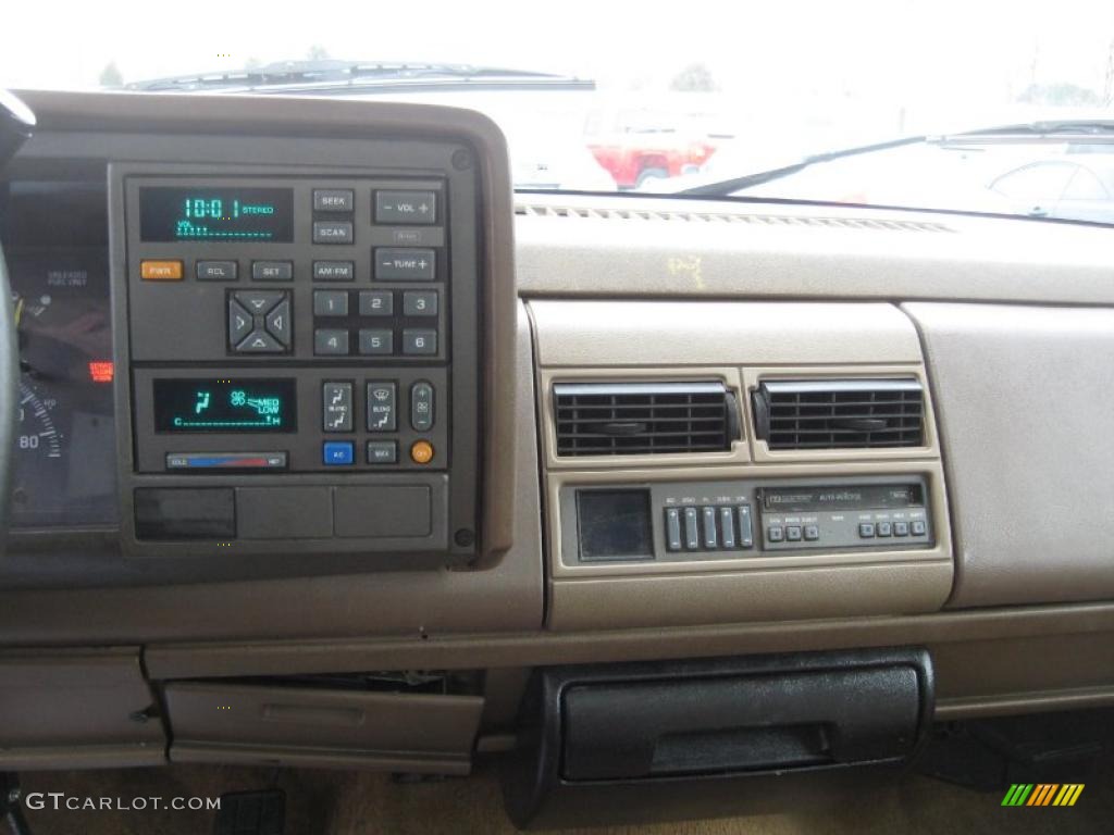 1994 Chevrolet C/K K1500 Regular Cab 4x4 Controls Photo #45974840