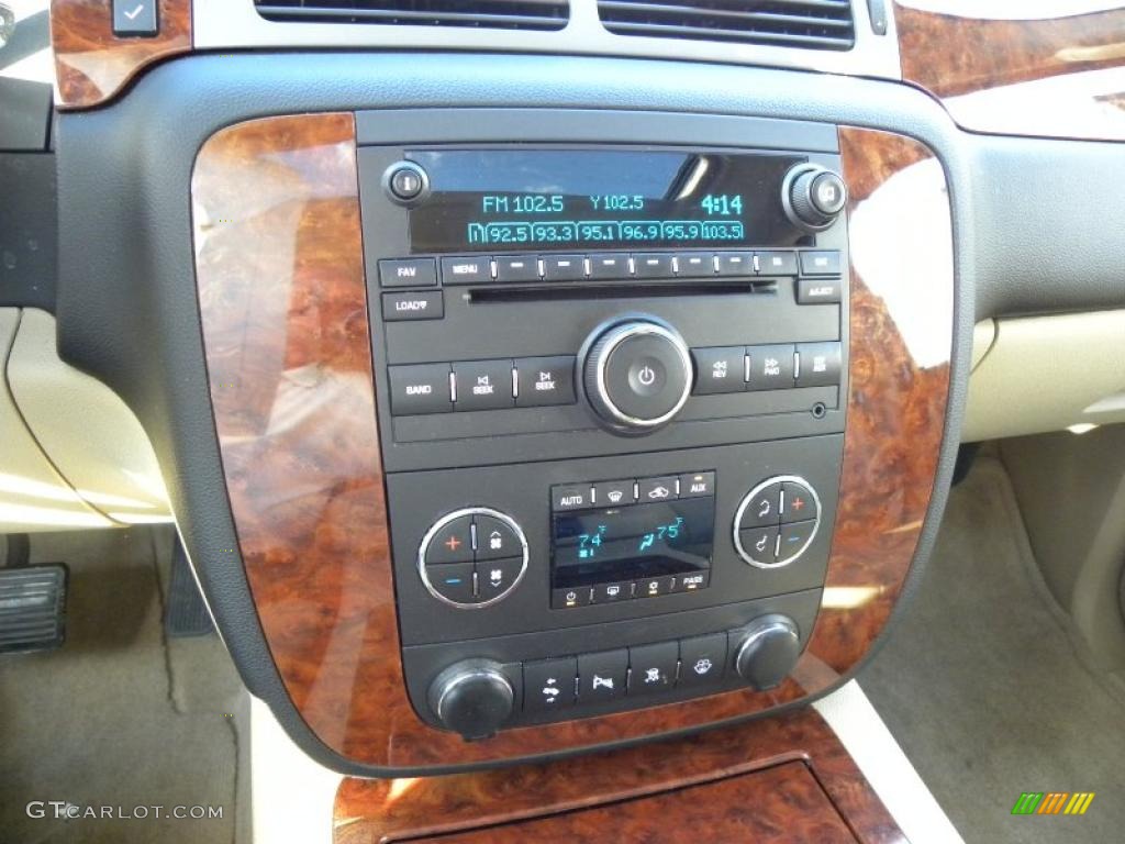 2008 Chevrolet Suburban 1500 LTZ Controls Photo #45976988