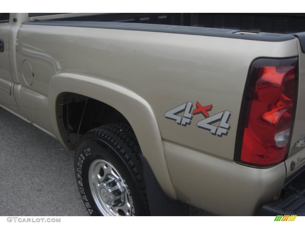 2005 Silverado 2500HD LT Crew Cab 4x4 - Sandstone Metallic / Tan photo #9