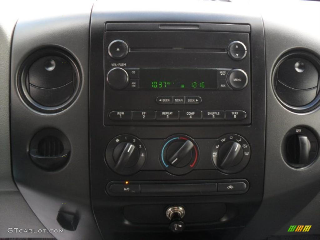 2006 F150 XL SuperCab 4x4 - Oxford White / Medium Flint photo #12
