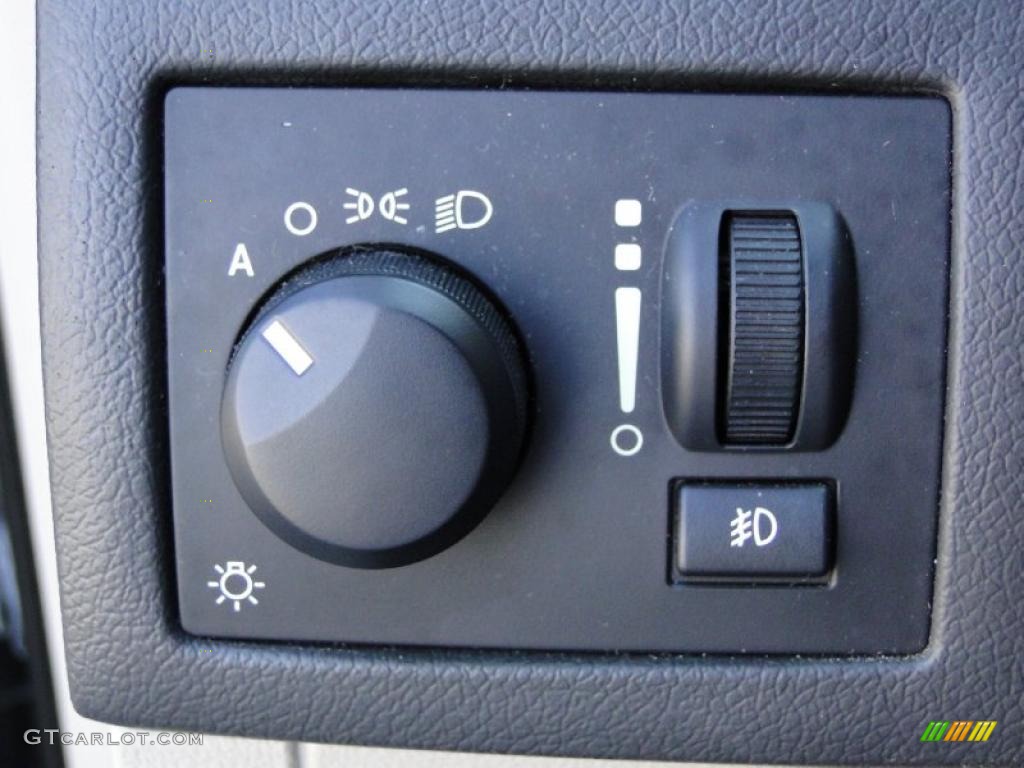 2006 Chrysler 300 C SRT8 Controls Photo #45987908