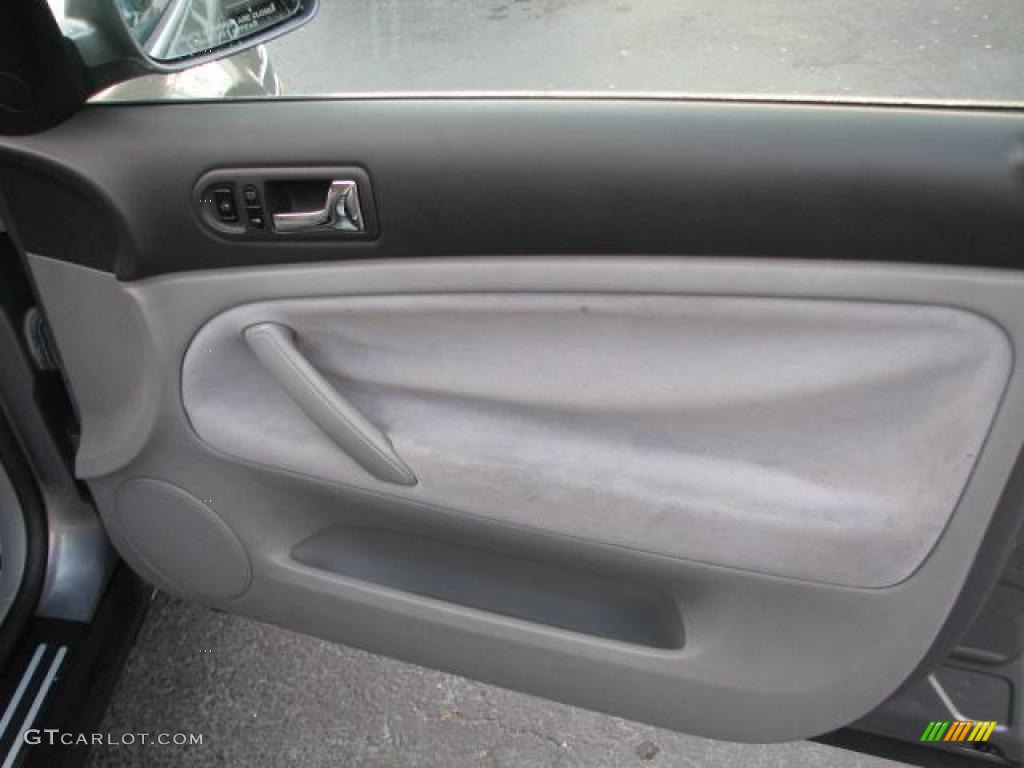 2002 Volkswagen Passat GLS Wagon Grey Door Panel Photo #45994655