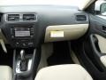 Candy White - Jetta SE Sedan Photo No. 15
