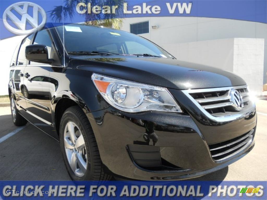 Nocturne Black Metallic Volkswagen Routan