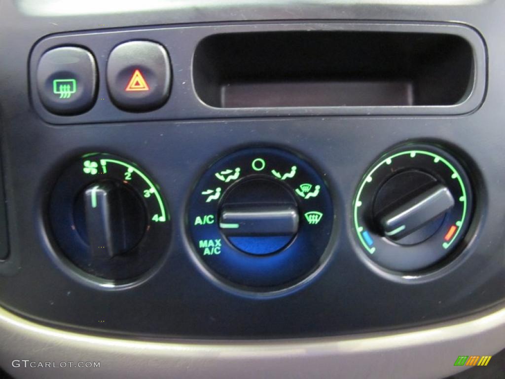 2001 Ford Escape XLT V6 Controls Photo #46000733