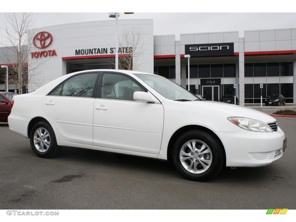 2006 Camry LE V6 - Super White / Stone Gray photo #1