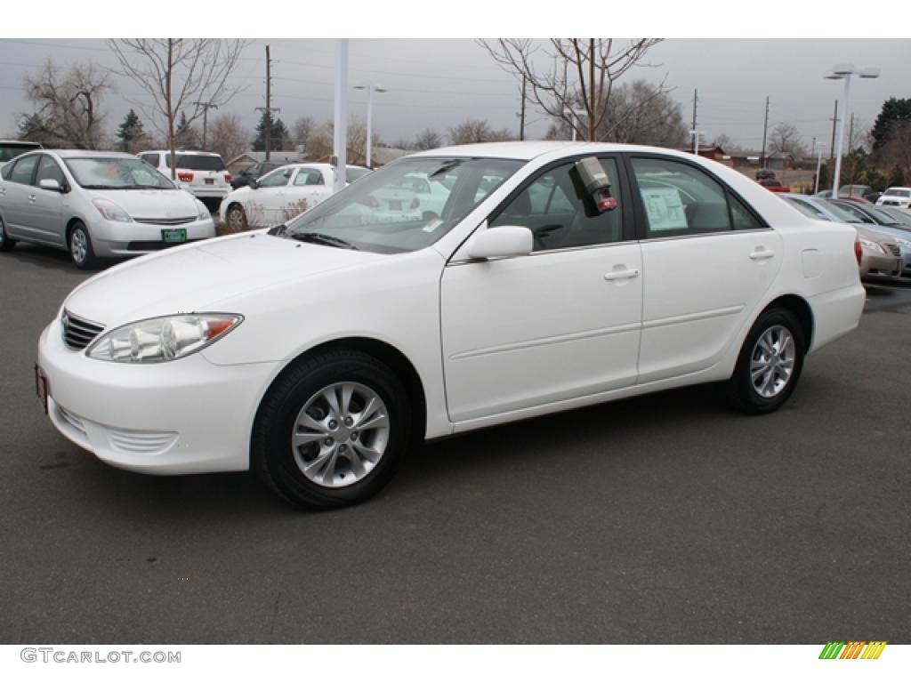 2006 Camry LE V6 - Super White / Stone Gray photo #5