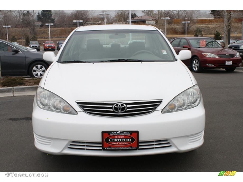 2006 Camry LE V6 - Super White / Stone Gray photo #6